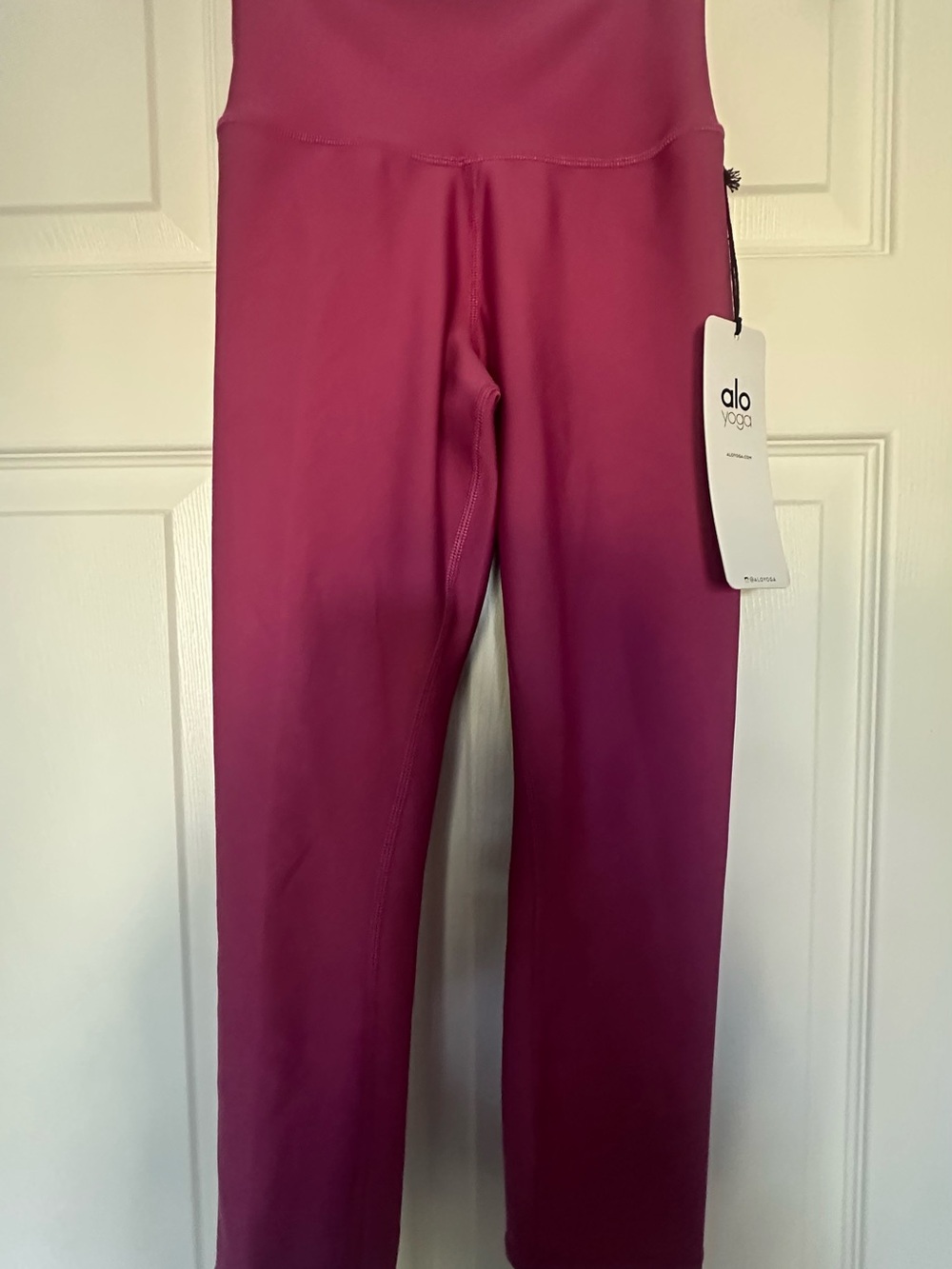 ALO Yoga Airlift Capri Leggings - Raspberry Sorbet
